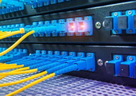 Pourquoi opter pour la fibre optique dans votre entreprise ?